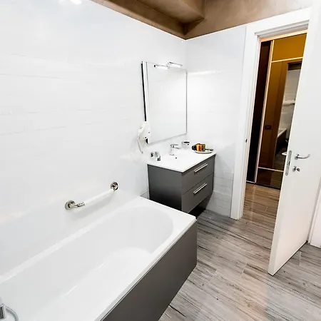 White Tower Aparthotel 4*