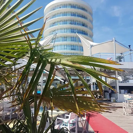 Hotel de apartamente White Tower Mamaia