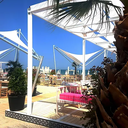 Hotel apartamentowy White Tower Mamaja