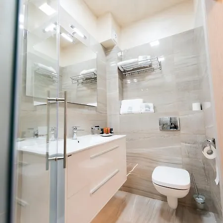 White Tower 4* Mamaja