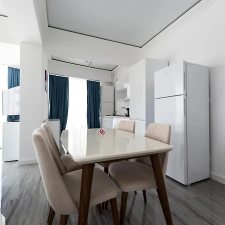 White Tower Aparthotel Mamaia