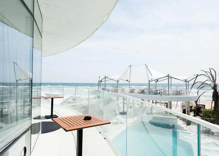 White Tower Aparthotel