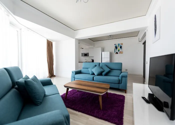 White Tower アパートホテル