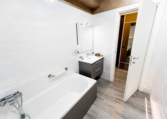 White Tower Aparthotel 4*