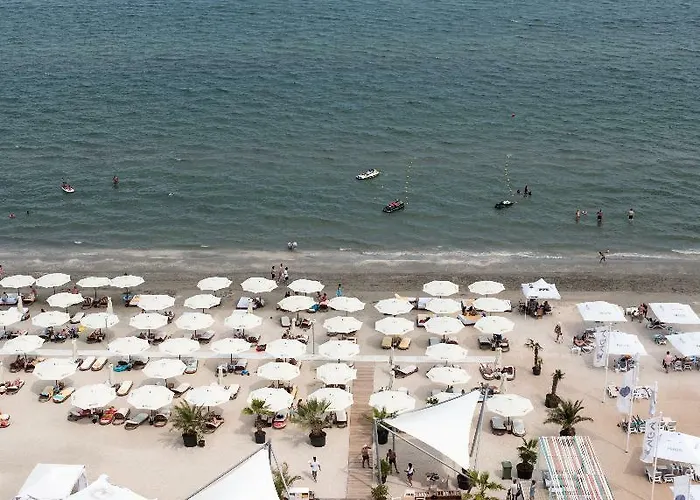 White Tower Aparthotel Mamaia