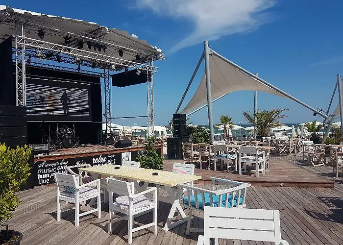 White Tower Aparthotel 4*